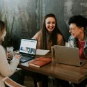 JUNIQ/EPIQ-Sommerschule zum Thema „Quantencomputing – Anwendungen in digitalen und analogen Architekturen“